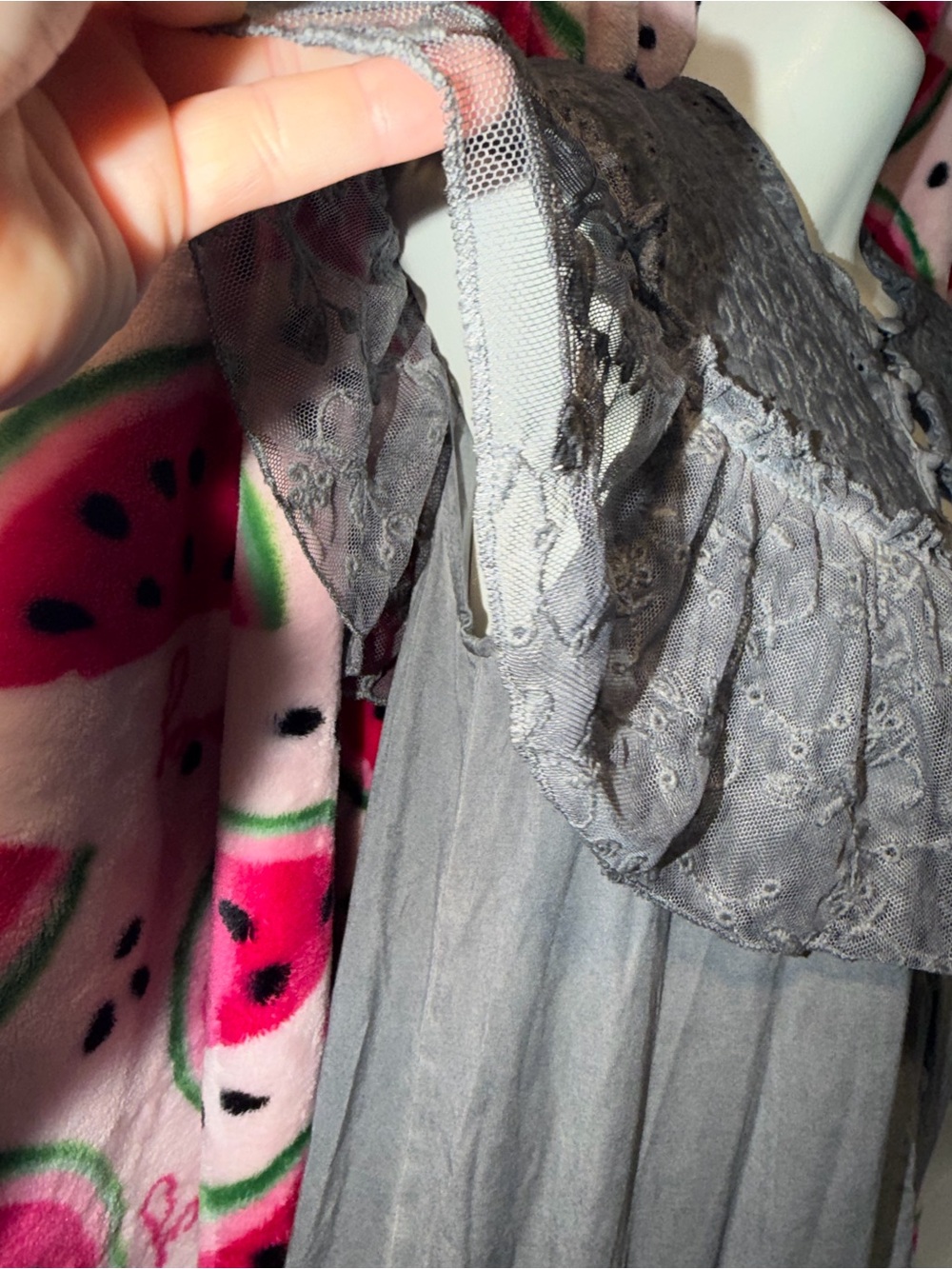 🩶 POL Eyelet Ruffle Button-Front Blouse - Picture 4 of 9